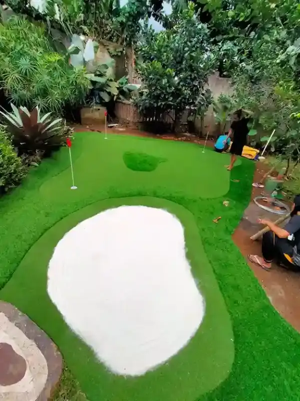 Mini Golf Rumah - backyard